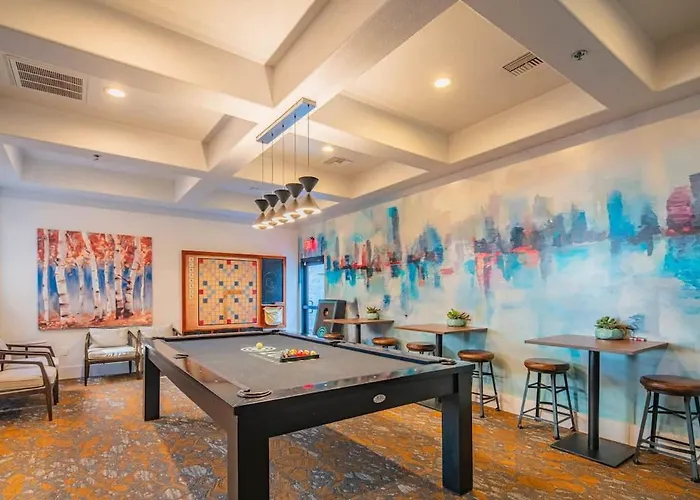 Apartment Lavish 3bd King Bed With Pool, Hot Tub, Gym, Parking