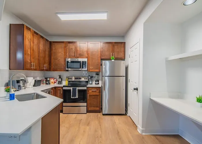 Lavish 3bd King Bed With Pool, Hot Tub, Gym, Parking Apartment Glendale