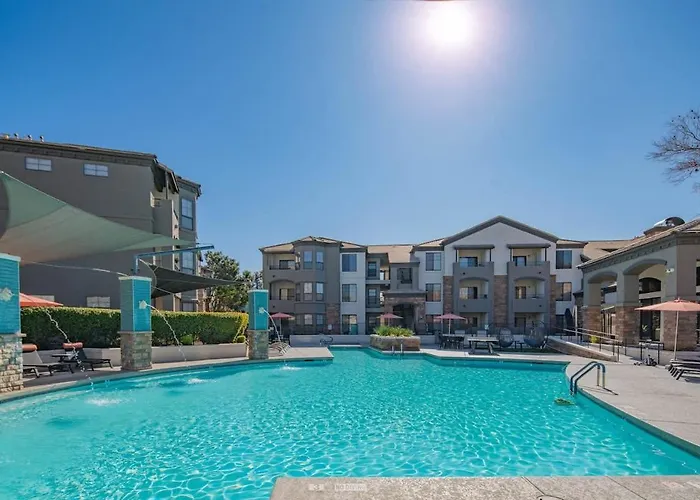 Lavish 3bd King Bed With Pool, Hot Tub, Gym, Parking * Glendale