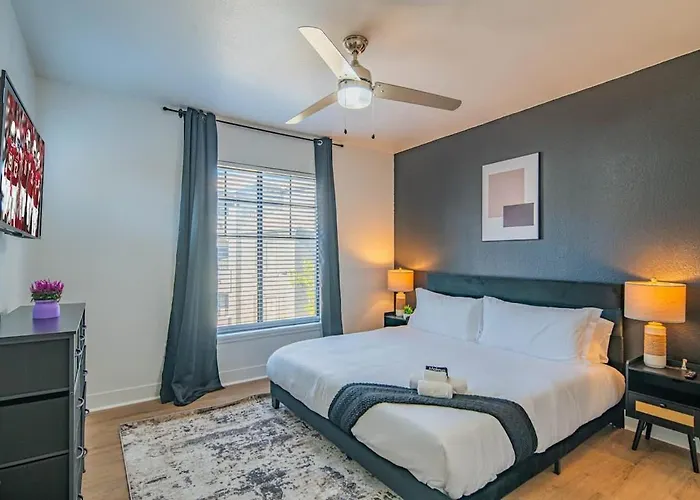 Lavish 3bd King Bed With Pool, Hot Tub, Gym, Parking