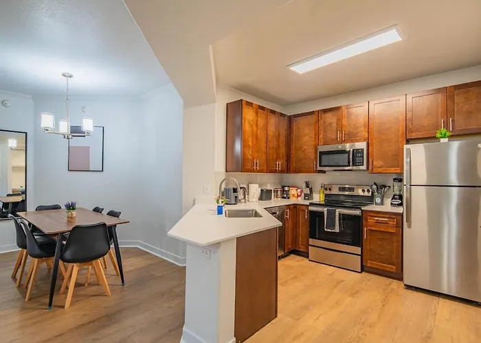 Lavish 3bd King Bed With Pool, Hot Tub, Gym, Parking *