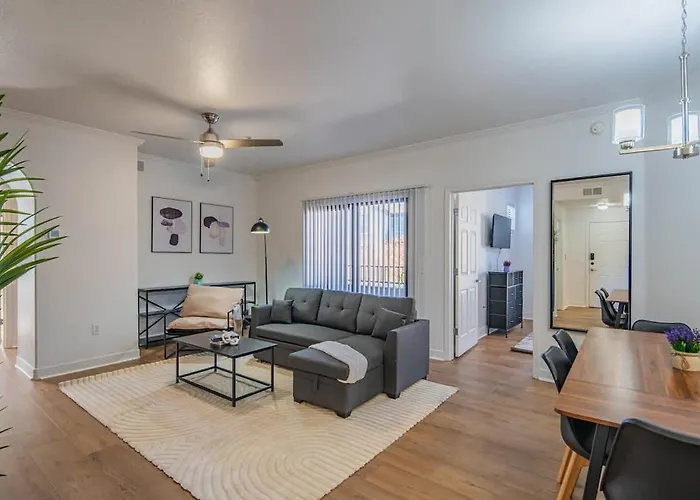 Lavish 3bd King Bed With Pool, Hot Tub, Gym, Parking Apartment Glendale