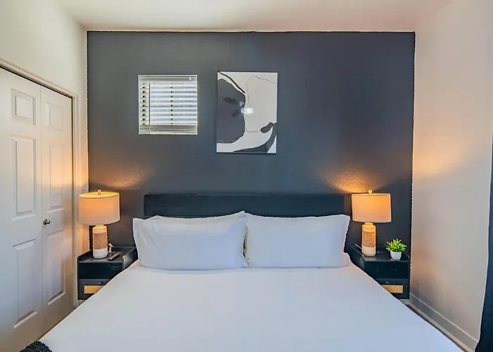 Lavish 3bd King Bed With Pool, Hot Tub, Gym, Parking