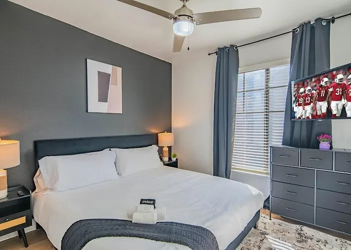Apartment Lavish 3bd King Bed With Pool, Hot Tub, Gym, Parking *