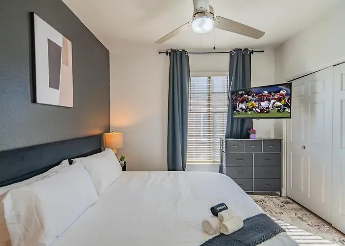 Lavish 3bd King Bed With Pool, Hot Tub, Gym, Parking Glendale