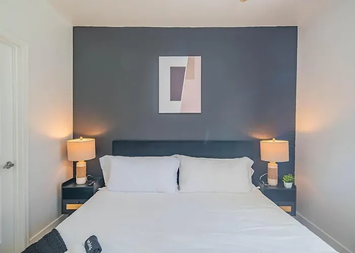 Apartment Lavish 3bd King Bed With Pool, Hot Tub, Gym, Parking *