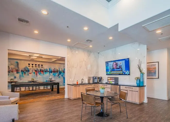 Apartment Lavish 3bd King Bed With Pool, Hot Tub, Gym, Parking Glendale
