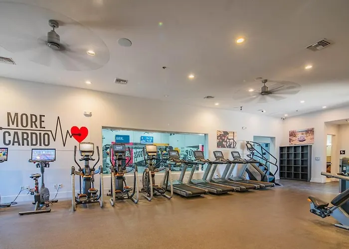 Apartment Lavish 3bd King Bed With Pool, Hot Tub, Gym, Parking