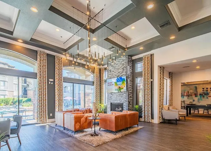 Lavish 3bd King Bed With Pool, Hot Tub, Gym, Parking