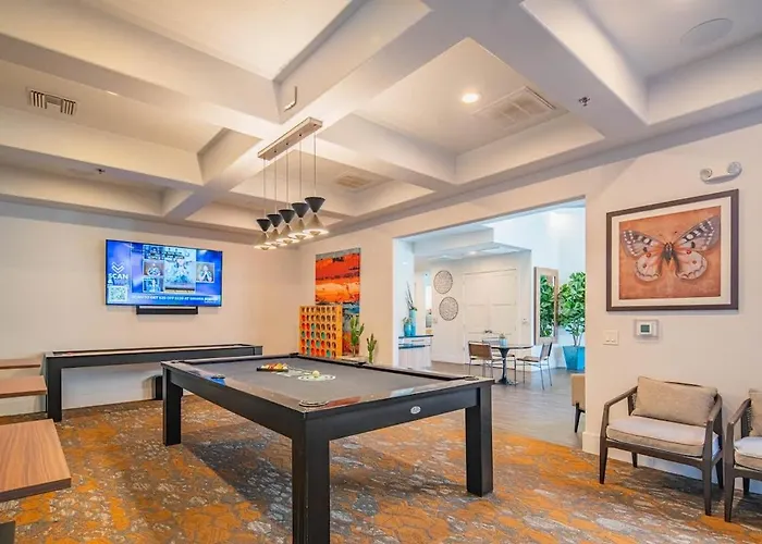 Apartment Lavish 3bd King Bed With Pool, Hot Tub, Gym, Parking